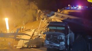 پل کے گرنے کے بعد سات ہلاک ، روسی خطے میں ٹرین پٹڑی سے اترتے ہوئے یوکرین سے متصل