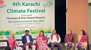کراچی آب و ہوا کا تہوار آب و ہوا کی تبدیلی سے نمٹنے کے لئے فوری ، سخت اقدامات کا مطالبہ کرتا ہے