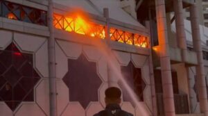 کراچی شاپنگ مال فائر کو قابو میں لایا