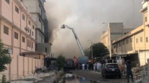 کراچی فیکٹری بلیز اب بھی 29 گھنٹوں کے بعد رنجیدہ ہے