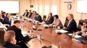 گورنمنٹ نے ایران اسرائیل تنازعہ کے درمیان عالمی منڈیوں کودتے ہی ایندھن کی قیمتوں میں اضافے کا خبردار کیا