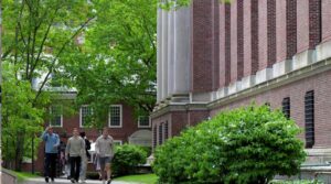 ہارورڈ نے ٹرمپ کے بین الاقوامی طلباء پر پابندی کو روکنے کے لئے عدالتی حکم کی توسیع میں کامیابی حاصل کی