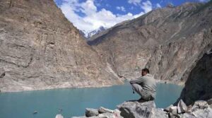 ہنزا کے ہوٹل کا ایک حصہ اٹ آباد جھیل میں سیوریج کو پھینکنے کے لئے مہر لگا دیا