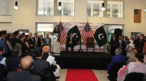 یوم آزادی کے جشن میں امریکی سفارتکار پاکستان-امریکہ کے تعلقات کو برداشت کرنے والے افراد پر زور دیتا ہے