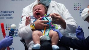 امداد میں کٹوتی ، غلط معلومات سے بچوں کے ویکسینیشن کی پیشرفت کو خطرہ ہے: اقوام متحدہ