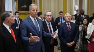 امریکی سینیٹ نے ٹرمپ کے صاف ٹیکسوں کو منظور کیا ، بل خرچ کرنے سے ، ایوان بھیجتا ہے