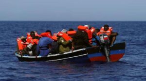 انڈونیشی کشتی کیپسیز ؛ آٹھ نے بچایا ، 11 ابھی بھی لاپتہ ہیں