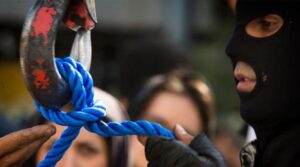 ایران نے بچوں کے عصمت دری ، قتل پر عوام میں انسان کو پھانسی دی