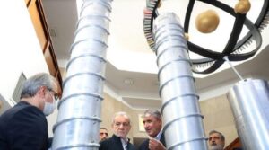 ایران کا کہنا ہے کہ اگر ہم اصرار کرتے ہیں کہ اس نے افزودگی کو روکا ہے تو کوئی جوہری بات چیت نہیں ہے