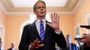 بیسنٹ کا کہنا ہے کہ ہم کئی تجارتی سودوں ، اعلانات جلد ہی کیے جانے کے قریب ہیں