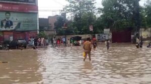 تیز بارش کے سیلاب لاہور ، پنجاب کے اس پار پانچ ہلاک ہوگئے