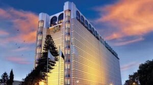 دو فرموں نے پرل کانٹینینٹل ہوٹلوں میں 56 فیصد دلچسپی حاصل کی ہے۔