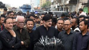 سی ایم شہریوں سے فلیٹ خریدنے سے پہلے عمارتوں کی منظوری کی تصدیق کرنے کی تاکید کرتا ہے