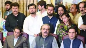 'طاقتور کوارٹرز' کے ساتھ بات چیت کے لئے پی ٹی آئی کے اندر کالز مضبوط ہوتی ہیں