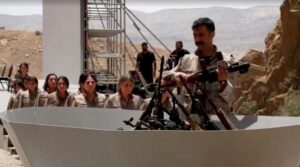 فوجیوں کو لانچ کرنے کے لئے عراق میں کرد پی کے کے عسکریت پسندوں نے ہتھیاروں کو جلا دیا