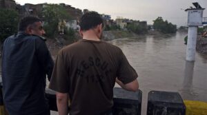 مون سون بارش ، فلیش سیلاب کا دعوی ہے کہ 10 دن میں پاکستان میں 70 سے زیادہ جانیں