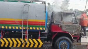 واٹر ٹینکر کے تصادم نے کراچی میں موٹرسائیکل سوار کو مار ڈالا