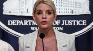 ٹرمپ نے موگا کے ردعمل کو جسٹس ڈیپارٹمنٹ کے ایپسٹین یو ٹرن نے غم و غصے کو جنم دیا