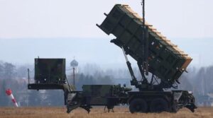 ٹرمپ نے یوکرین کے لئے نئے ہتھیاروں کا اعلان کیا ، روسی تیل خریداروں پر پابندیوں کو دھمکیاں دیں