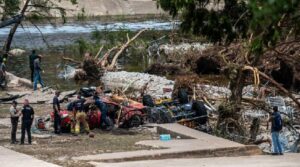 ٹیکساس کے سیلاب کے ٹول 100 سے گزرتے ہیں کیونکہ دھندلا پن کی امیدوں کے درمیان مزید لاشیں برآمد ہوتی ہیں