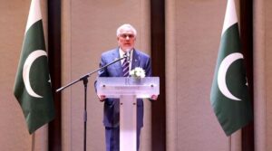 پاکستان-انڈیا ملٹری ٹروس ہولڈنگ لیکن دہلی شکست کے ساتھ نہیں آرہی ہے: ڈار