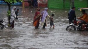 پاکستان کے بیشتر حصوں میں مون سون کی سرگرمی کے طور پر جاری کردہ انتباہ جاری کیا جاتا ہے