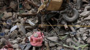 پسماندگان غمزدہ ، لاری میں مہلک عمارت کے خاتمے کے بعد مستقبل کے بارے میں فکر مند ہیں