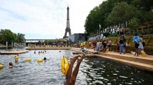 پیرس نے 100 سالوں میں پہلی بار عوامی تیراکی کے لئے دریائے سائن کو کھولا