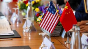 یو ایس چین کارڈز پر ٹیرف کے وقفے کے توسیع کے ساتھ ملنے کے لئے تیار ہے