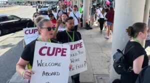 ائیر کینیڈا سروس کو دوبارہ شروع کرنے کے لئے فلائٹ اٹینڈنٹ یونین کی ہڑتال کا خاتمہ