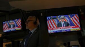 اجزاء کے اخراجات سے لے کر طلب کو ختم کرنے تک ، محصولات کمپنی کی کمائی کو مزید چوٹکی لگاتے ہیں