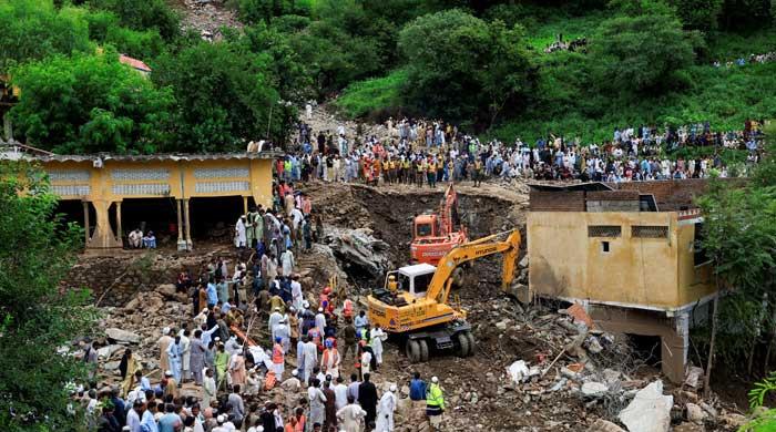 اس مون سون کے موسم میں کلاؤڈ برسٹس نے پاکستان اور ہندوستان میں سیکڑوں کو کیوں ہلاک کیا ہے