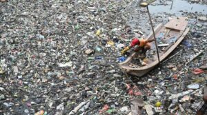 اقوام متحدہ کے پلاسٹک آلودگی کے مذاکرات کے نتیجے میں مہتواکانکشی معاہدہ ہونا چاہئے: معروف ماہر