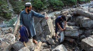 امدادی کاروائیاں چل رہی ہیں کیونکہ پاکستان سیلاب ہلاکتوں کی ٹول 300 سے تجاوز کر رہی ہے