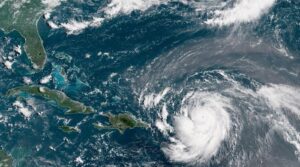 امریکی موسمی ایجنسی کا کہنا ہے کہ ایرن کیٹیگری 5 کے سمندری طوفان بننے کی توقع ہے