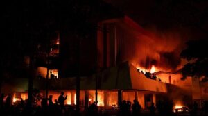 انڈونیشیا احتجاج بلیز نے 3 کو مار ڈالا جیسے ہی غصہ ڈرائیور کی موت پر پھوٹ پڑتا ہے