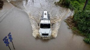 ایرن کی دھماکہ خیز نمو ہتھوڑے کیریبین ، امریکی ساحل کے لئے سیلاب کے خطرات اٹھاتا ہے