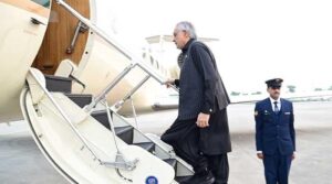 ایف ایم اسحاق ڈار جیٹس 13 سالوں میں اس طرح کے پہلے دورے پر بنگلہ دیش کے موقع پر