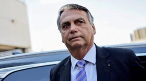 برازیل کے سابق صدر بولسنارو نے سوشل میڈیا پر پابندی کی خلاف ورزی کرنے کے الزام میں نظربند قرار دیا ہے