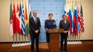 برطانیہ ، فرانس اور جرمنی ایران کو پابندیوں میں تاخیر کے معاہدے کو قبول کرنے کے لئے دباؤ ڈالیں