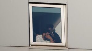 برطانیہ کے فاریج نے پناہ کے متلاشیوں کے 'بڑے پیمانے پر ملک بدری' کا منصوبہ تیار کیا ہے