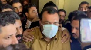 سعید غنی کے بھائی کے ریمانڈ پر گورنمنٹ ملازم حملہ کیس میں تین دن تک توسیع کی گئی