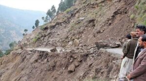 سیلاب اور تودے گرنے کے بعد دس ہلاک