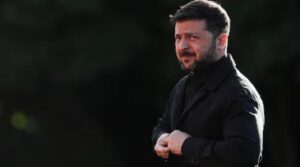 فروری کے ڈریس کوڈ فیاسکو کے بعد ، زیلنسکی آخر کار ٹرمپ کی زیرقیادت امن پش کے لئے موزوں ہے