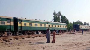 لودھران اسٹیشن کے قریب مسافر ٹرین کے پٹریوں کے طور پر ایک ہلاک ، متعدد زخمی