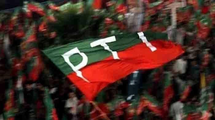 پی ٹی آئی امیدواروں کو ہدایت کرتا ہے کہ وہ پنجاب بائی پولس سے دستبردار ہوں