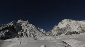 چینی کوہ پیما K2 اترتے وقت فوت ہوگیا