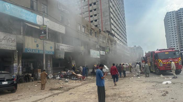 کراچی کی ما جناح روڈ فائر کریکر گودام دھماکے سے 25 زخمی ہوئے