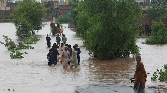 کم از کم 33 ہلاک ، 2 ملین سے زیادہ متاثر ہوئے جب پنجاب ندیوں نے 'سپر سیلاب' کی سطح کو نشانہ بنایا