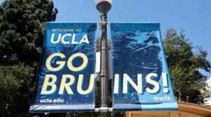 یو سی ایل اے کے احتجاج کے دوران ٹرمپ یونیورسٹی آف کیلیفورنیا سے 1 بلین ڈالر کا مطالبہ کرتے ہیں